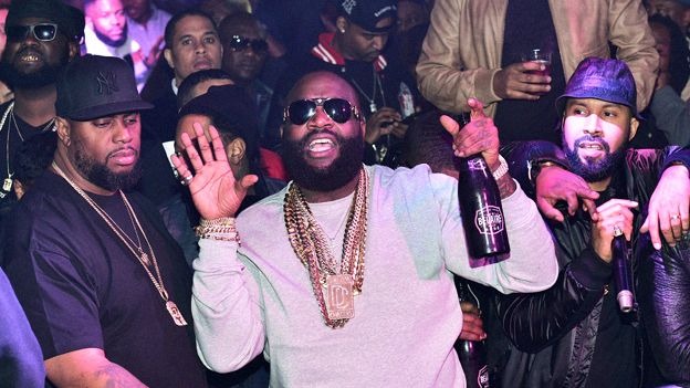 Rick Ross com uma garrafa de Belaire